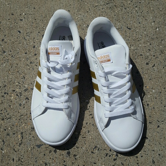 le adidas neo cloudfoam bianco con oro sz 7 poshmark le adidas neo cloudfoam bianco con oro sz 7 poshmark